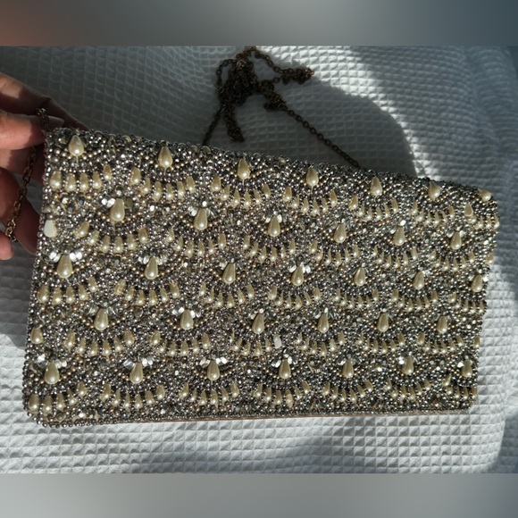 Beaded evening clutch w long detachable chain in silver, gold & taupe - Picture 6 of 13